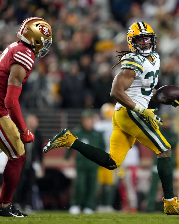 January 20, 2024; Santa Clara, CA, USA; Green Bay Packers running back Aaron Jones (33) runs against the San Francisco 49ers during the fourth quarter in a 2024 NFC divisional round game at Levi's Stadium. Mandatory Credit: Kyle Terada-USA TODAY Sports